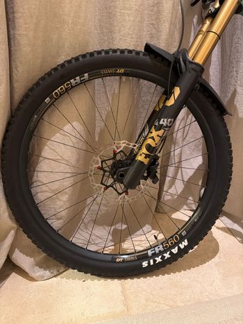 Used Canyon Sender CFR Mullet 2024 2024 Mountainbike, Green, Mixed — image 4 of 22