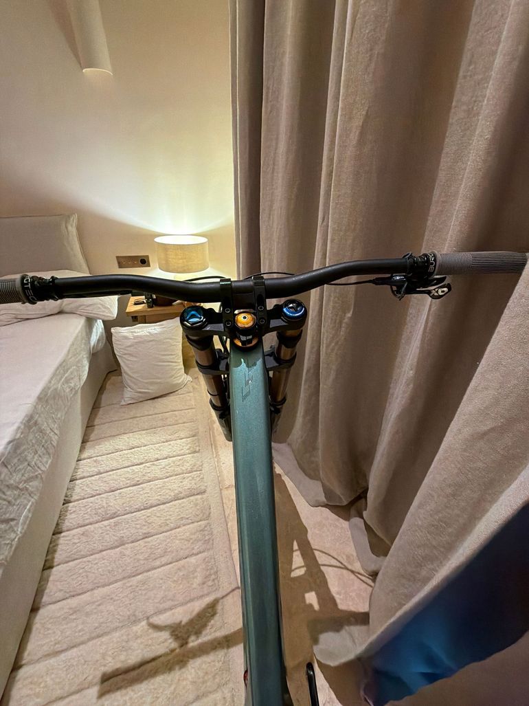 Used Canyon Sender CFR Mullet 2024 2024 Mountainbike, Green, Mixed — image 8 of 22