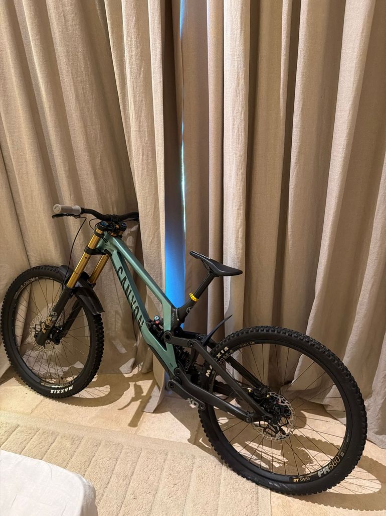 Used Canyon Sender CFR Mullet 2024 2024 Mountainbike, Green, Mixed — image 13 of 22
