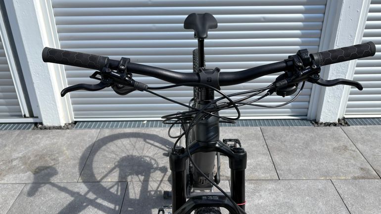 Used Trek E-Caliber 9.6 2022 2022 Mountainbike — image 2 of 8