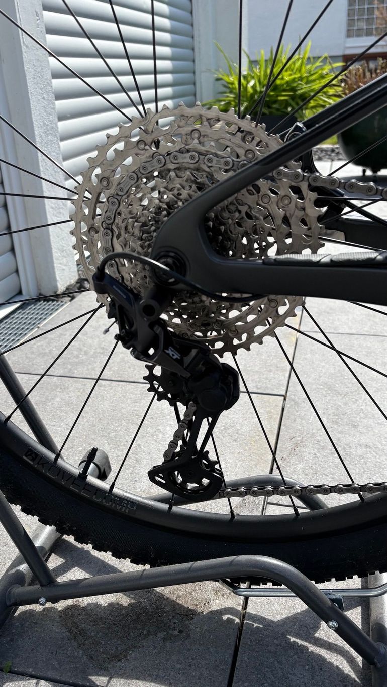Used Trek E-Caliber 9.6 2022 2022 Mountainbike — image 3 of 8