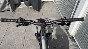 Used Trek E-Caliber 9.6 2022 2022 Mountainbike — image 8 of 8