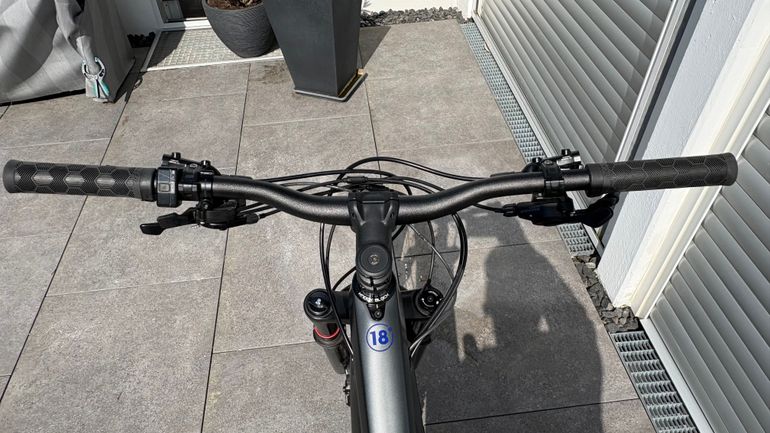 Used Trek E-Caliber 9.6 2022 2022 Mountainbike — image 8 of 8