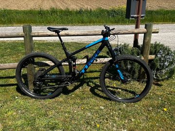 Gebrauchtes Trek Remedy 9.8 2017 2017 Mountainbike, Schwarz, 27.5 — Bild 2 von 11