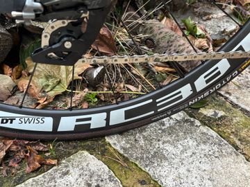Canyon Aeroad CF SLX 7 eTap 2023 2023 Road & Gravel usato, Verde — immagine 16 di 19