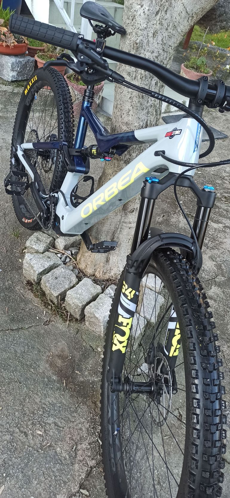 Used Orbea RISE H20 2024 2024 Mountainbike, Light Gray, 29 — image 2 of 8