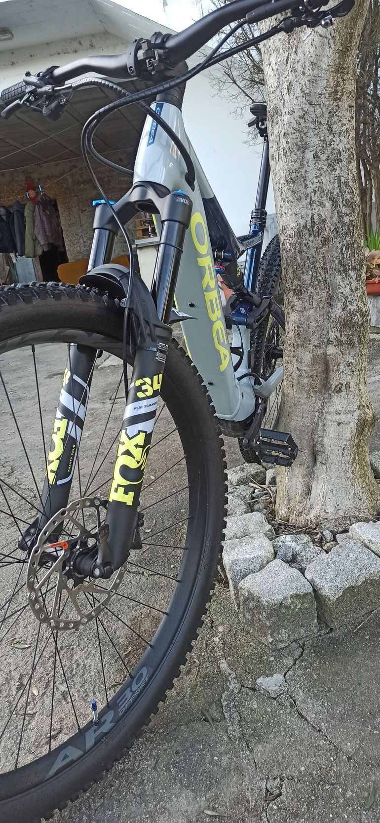 Used Orbea RISE H20 2024 2024 Mountainbike, Light Gray, 29 — image 4 of 8