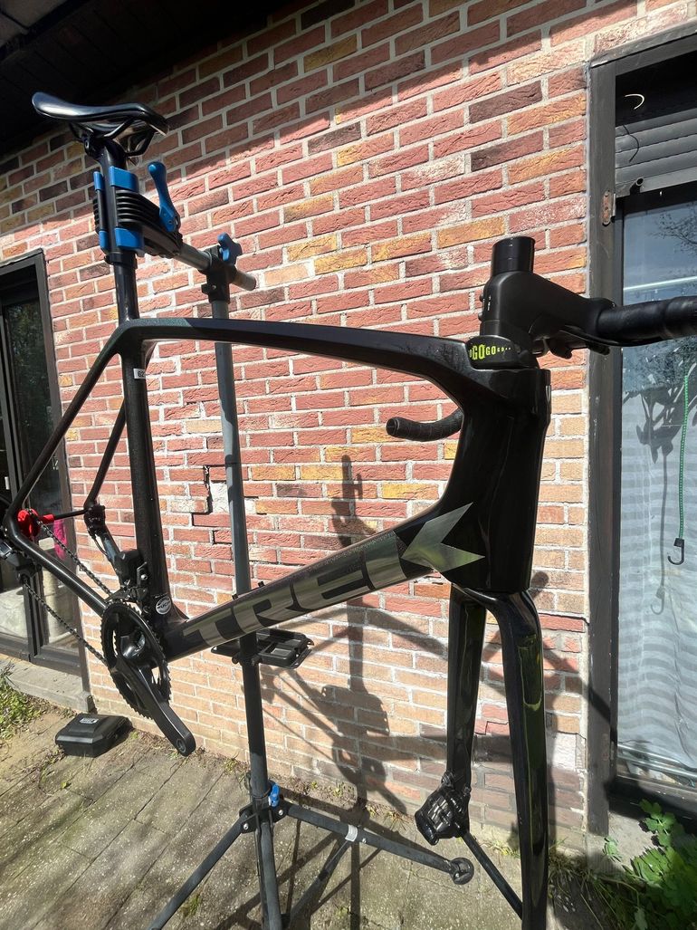 Used Trek Émonda SLR 6 2024 2024 Road & Gravel — image 6 of 9