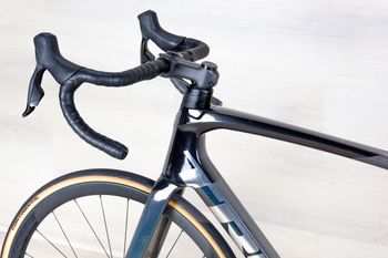 Used Trek Emonda SL6 2023 Road & Gravel, Light Gray — image 14 of 17