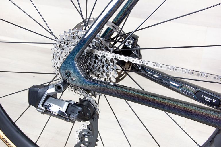 Used Trek Emonda SL6 2023 Road & Gravel, Light Gray — image 8 of 17