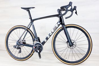 Used Trek Emonda SL6 2023 Road & Gravel, Light Gray — image 5 of 17