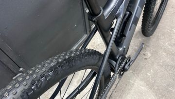 Trek E-Caliber 9.6 2022 2022 Mountainbike usato, Nero — immagine 11 di 21