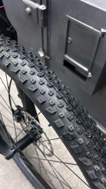 Used Trek E-Caliber 9.6 2022 2022 Mountainbike — image 10 of 21