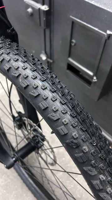 Trek E-Caliber 9.6 2022 2022 Mountainbike usato, Nero — immagine 10 di 21