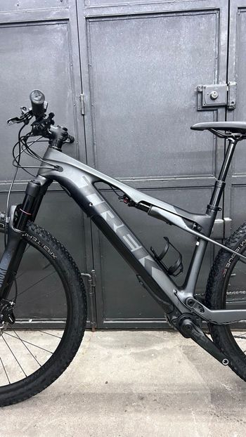 Used Trek E-Caliber 9.6 2022 2022 Mountainbike — image 2 of 21