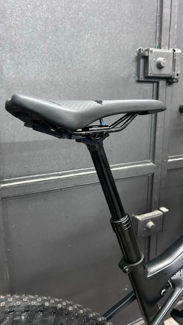 Trek E-Caliber 9.6 2022 2022 Mountainbike usato, Nero — immagine 12 di 21