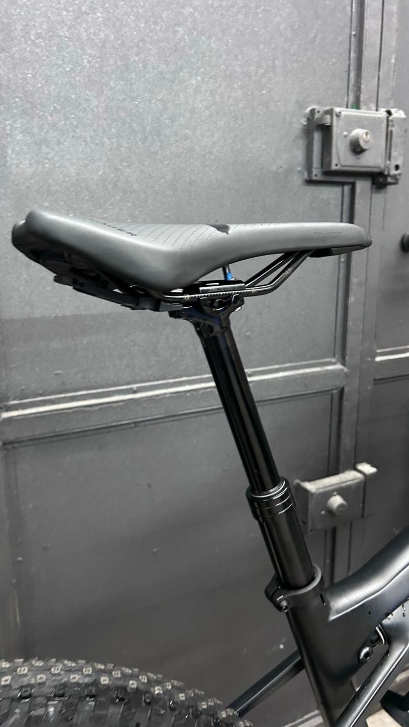 Trek E-Caliber 9.6 2022 2022 Mountainbike usato, Nero — immagine 12 di 21