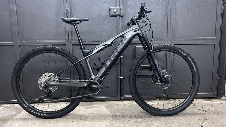Used Trek E-Caliber 9.6 2022 2022 Mountainbike — image 1 of 21