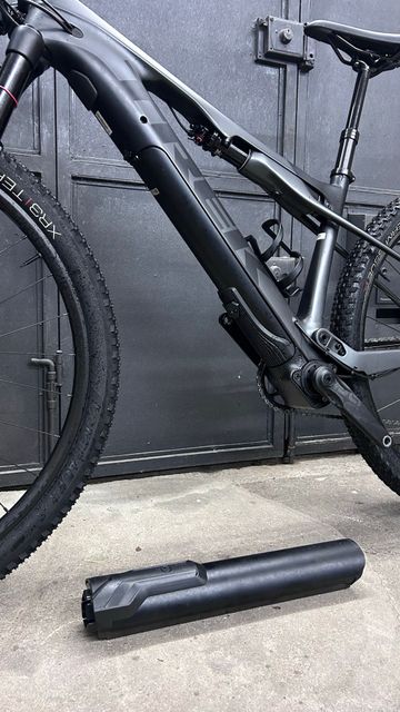 Trek E-Caliber 9.6 2022 2022 Mountainbike usato, Nero — immagine 20 di 21