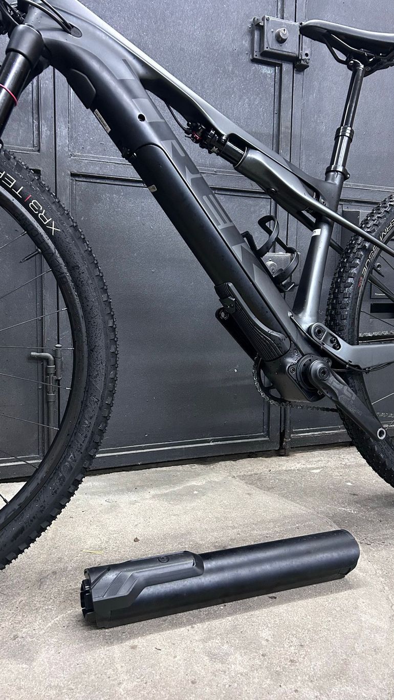 Used Trek E-Caliber 9.6 2022 2022 Mountainbike — image 20 of 21