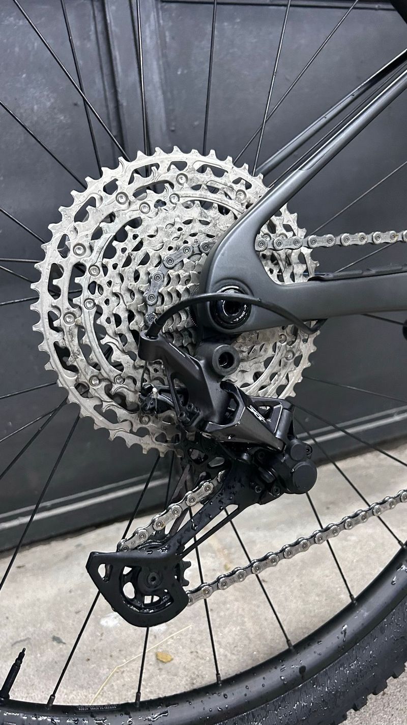 Trek E-Caliber 9.6 2022 2022 Mountainbike usato, Nero — immagine 3 di 21