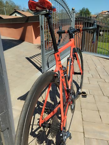 Used Giant Propel Advanced 1 2017 2017 Road & Gravel, Red — image 1 of 7