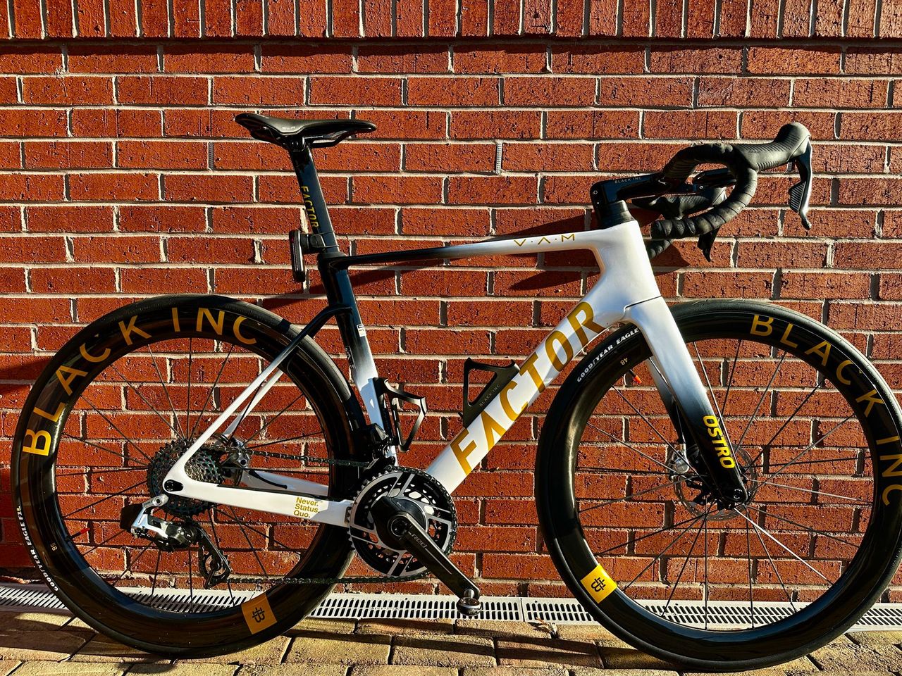 Factor Ostro SRAM Red eTap AXS 2025