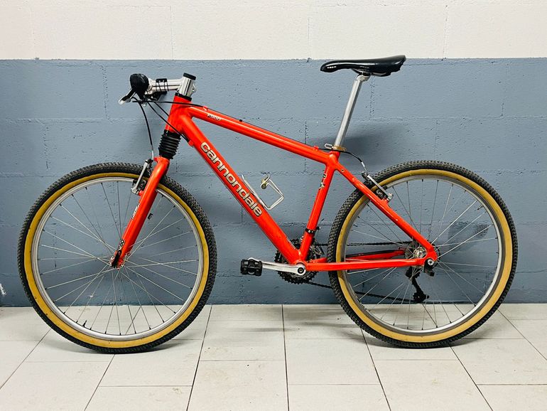 Used Cannondale F900 Shimano Deore XT 2000 Mountainbike, Red — image 2 of 8