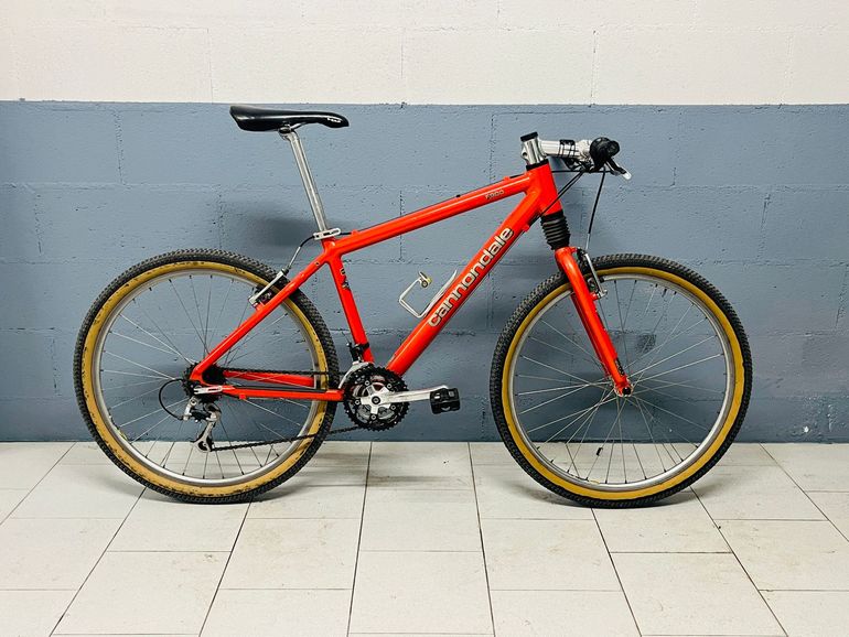 Used Cannondale F900 Shimano Deore XT 2000 Mountainbike, Red — image 1 of 8