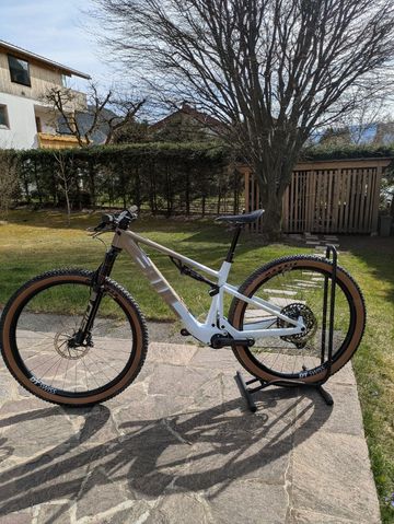 Tweedehands BMC Fourstroke AMP LT ONE 2023 2023 Mountainbike — afbeelding 2 van 13