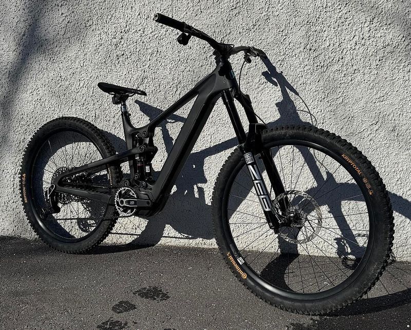 Used Propain Ekano CF 2024 Mountainbike, Black — image 1 of 14