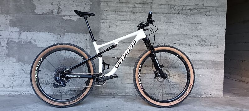 Used Specialized Epic Pro 2021 2021 Mountainbike, White, 29 — image 18 of 24