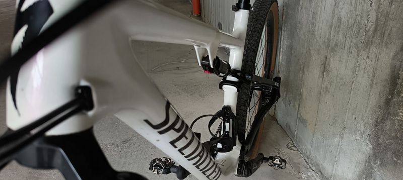 Used Specialized Epic Pro 2021 2021 Mountainbike, White, 29 — image 4 of 24