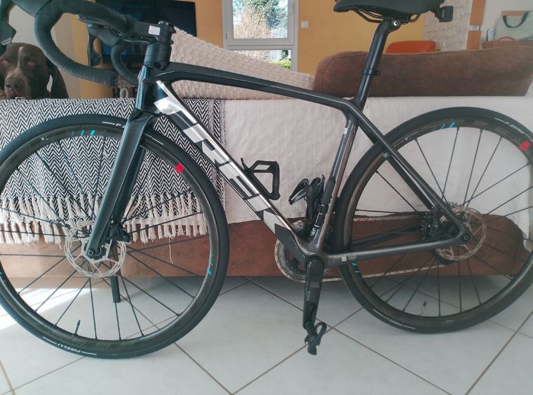 Used Trek Émonda SL 6 eTap 2022 2022 Road & Gravel, Black — image 2 of 4