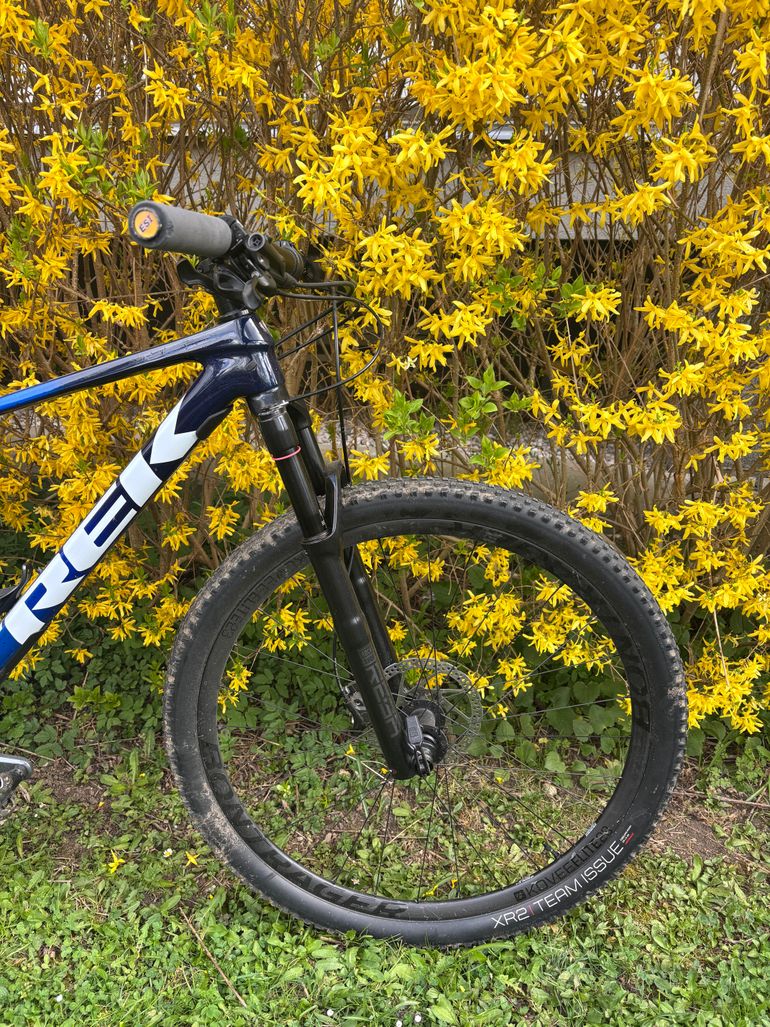 Used Trek Procaliber 9.7 2022 2022 Mountainbike, Blue, 29 — image 2 of 9