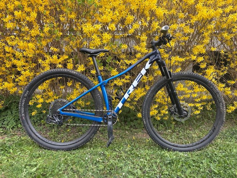 Used Trek Procaliber 9.7 2022 2022 Mountainbike, Blue, 29 — image 1 of 7