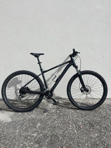 Tweedehands CUBE Aim Shimano Acera 2023 Mountainbike — afbeelding 1 van 5