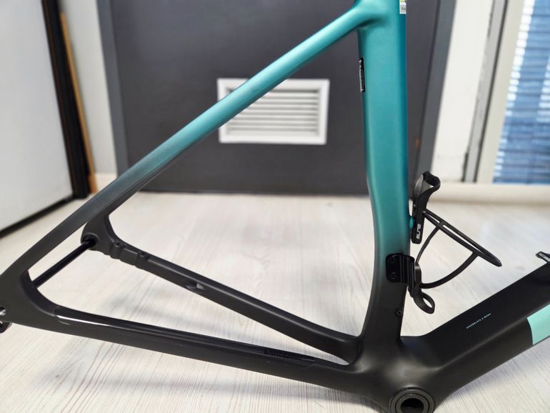 Used Bianchi Specialissima PRO Frame Kit 2025 Frameset 2025 Road & Gravel, Blue — image 3 of 6