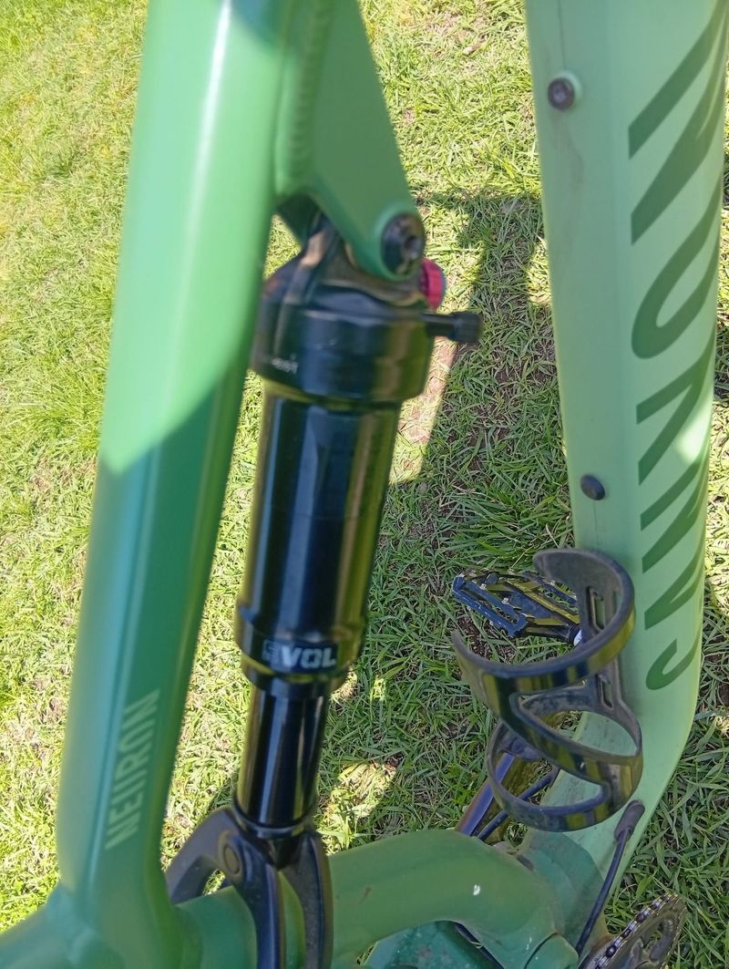 Used Canyon Neuron Shimano Deore XT 2024 Mountainbike, Green — image 3 of 8