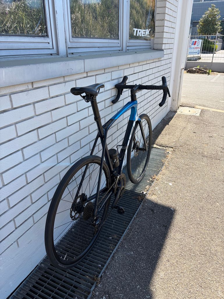 Used Trek Émonda SL 5 Disc 2022 2022 Road & Gravel, Blue — image 2 of 11