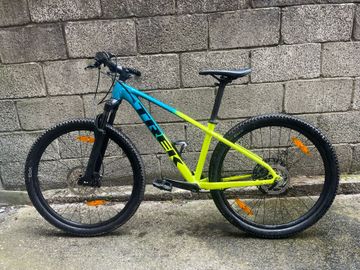 Tweedehands Trek X-Caliber 9 2021 2021 Mountainbike — afbeelding 1 van 8