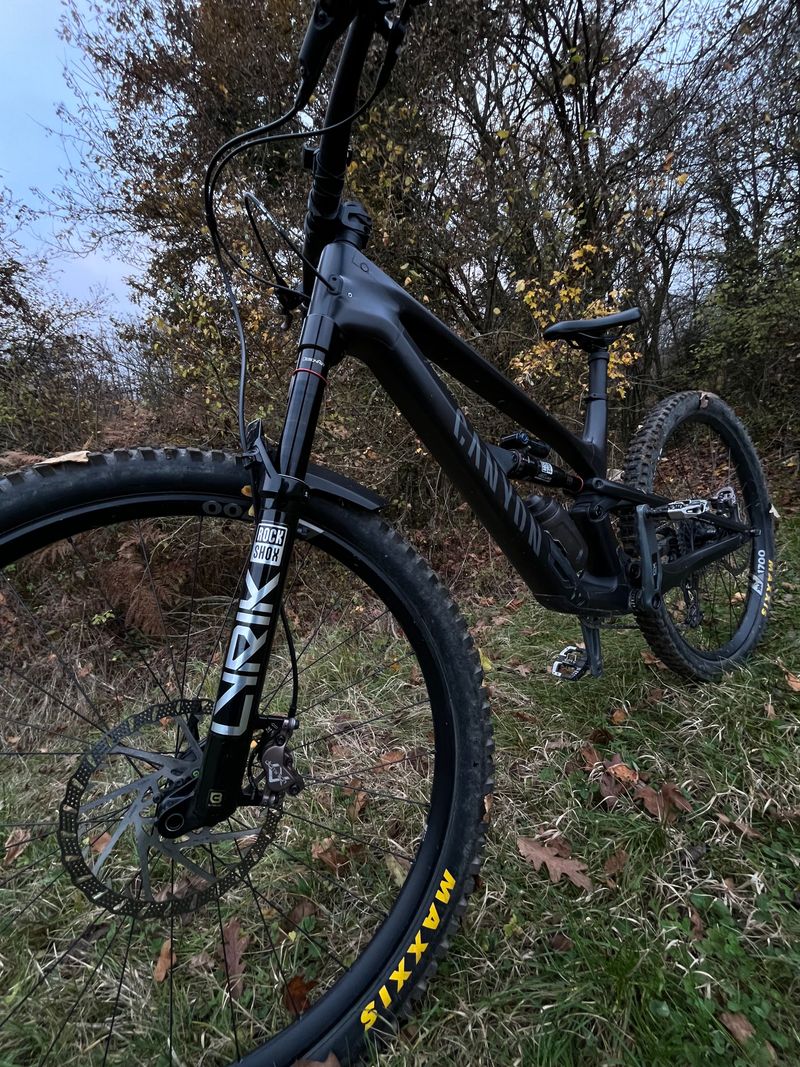 Używany Canyon Spectral CF 9 2024 2024 Mountainbike — zdjęcie 2 z 3