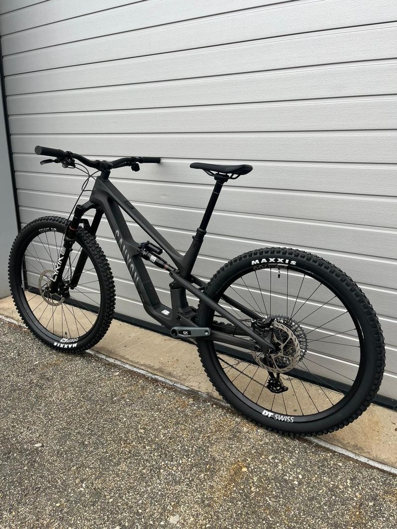Używany Canyon Spectral CF 9 2024 2024 Mountainbike — zdjęcie 1 z 3