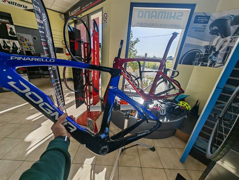 Used Pinarello DOGMA F RED ETAP AXS Disc 2024 Frameset 2024 Road & Gravel, Blue — image 8 of 12
