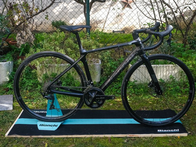 Käytetty Bianchi Infinito XE 105 2023 2023 Road & Gravel