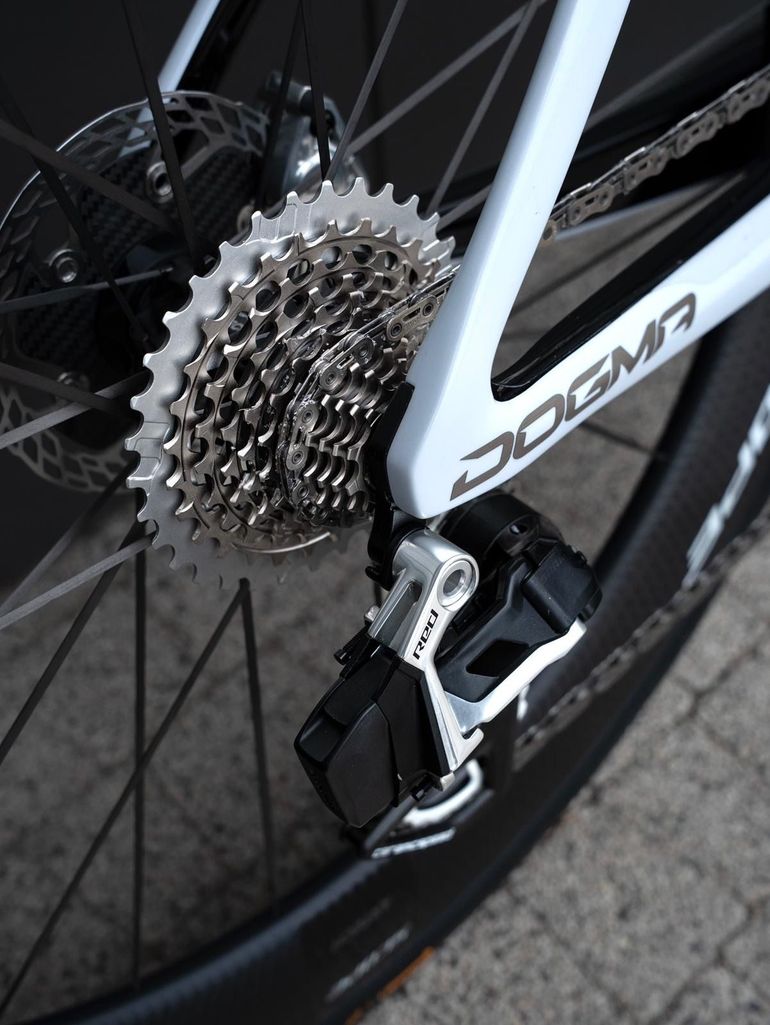 Gebrauchtes Pinarello DOGMA F SRAM RED ETAP AXS 2025 2025 Road & Gravel, Weiß — Bild 6 von 8