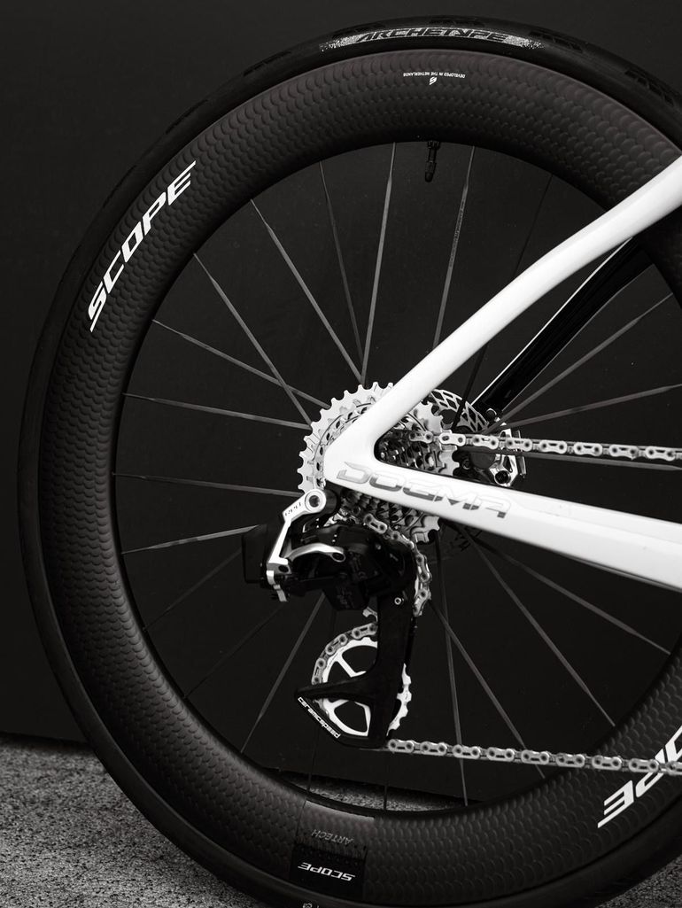 Gebrauchtes Pinarello DOGMA F SRAM RED ETAP AXS 2025 2025 Road & Gravel, Weiß — Bild 7 von 8