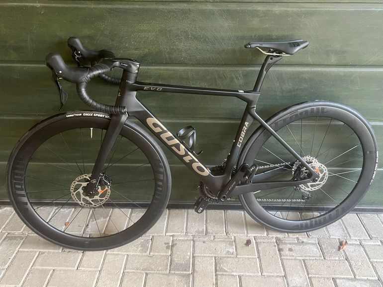 Gusto Gusto Custom Shimano 105 2026