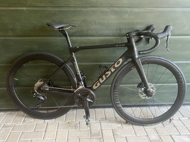 Gusto Gusto Custom Shimano 105 2026