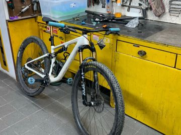 Used Specialized Epic EVO Pro 2023 2023 Mountainbike, White, 29 — image 6 of 6